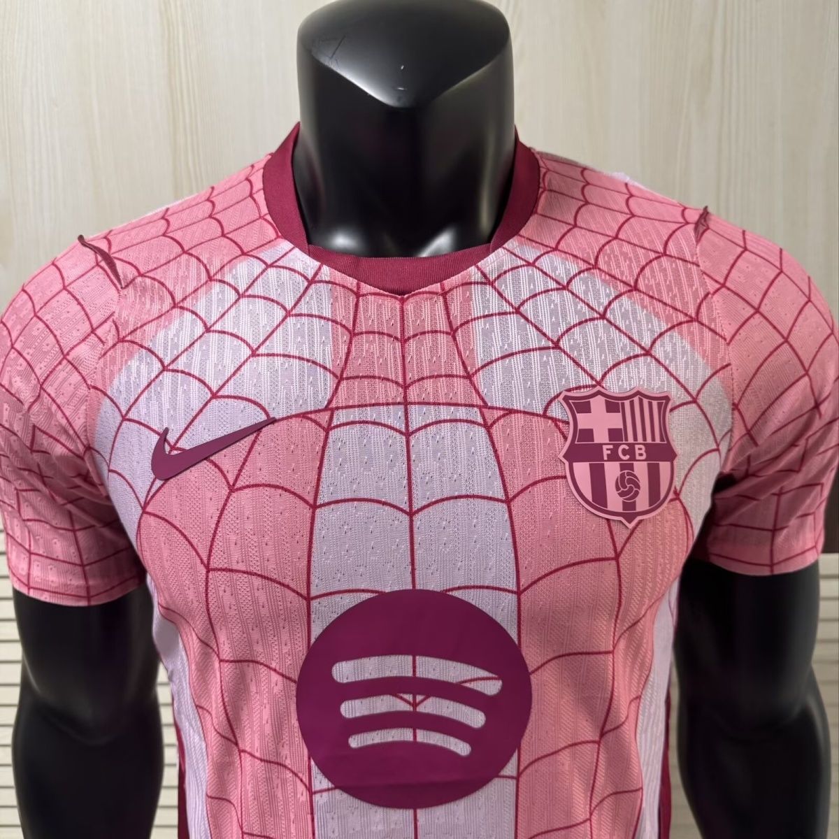 FC Barcelone Édition Spéciale Spider-Man Maillot Rose 2026-27 – Version Joueur – Image 3