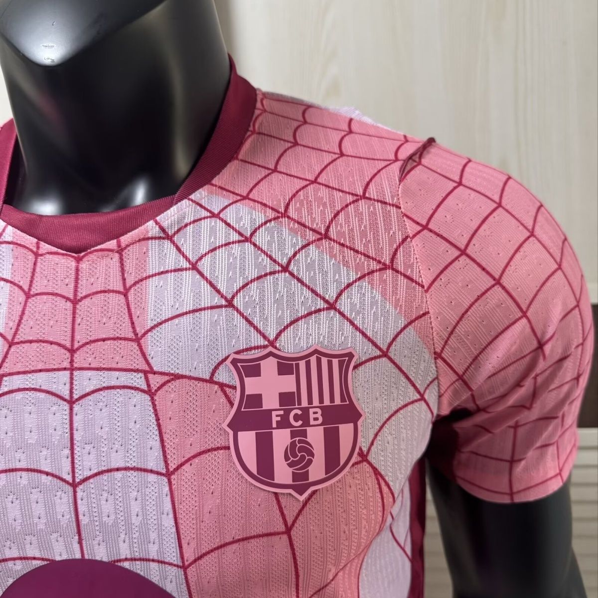 FC Barcelone Édition Spéciale Spider-Man Maillot Rose 2026-27 – Version Joueur – Image 4